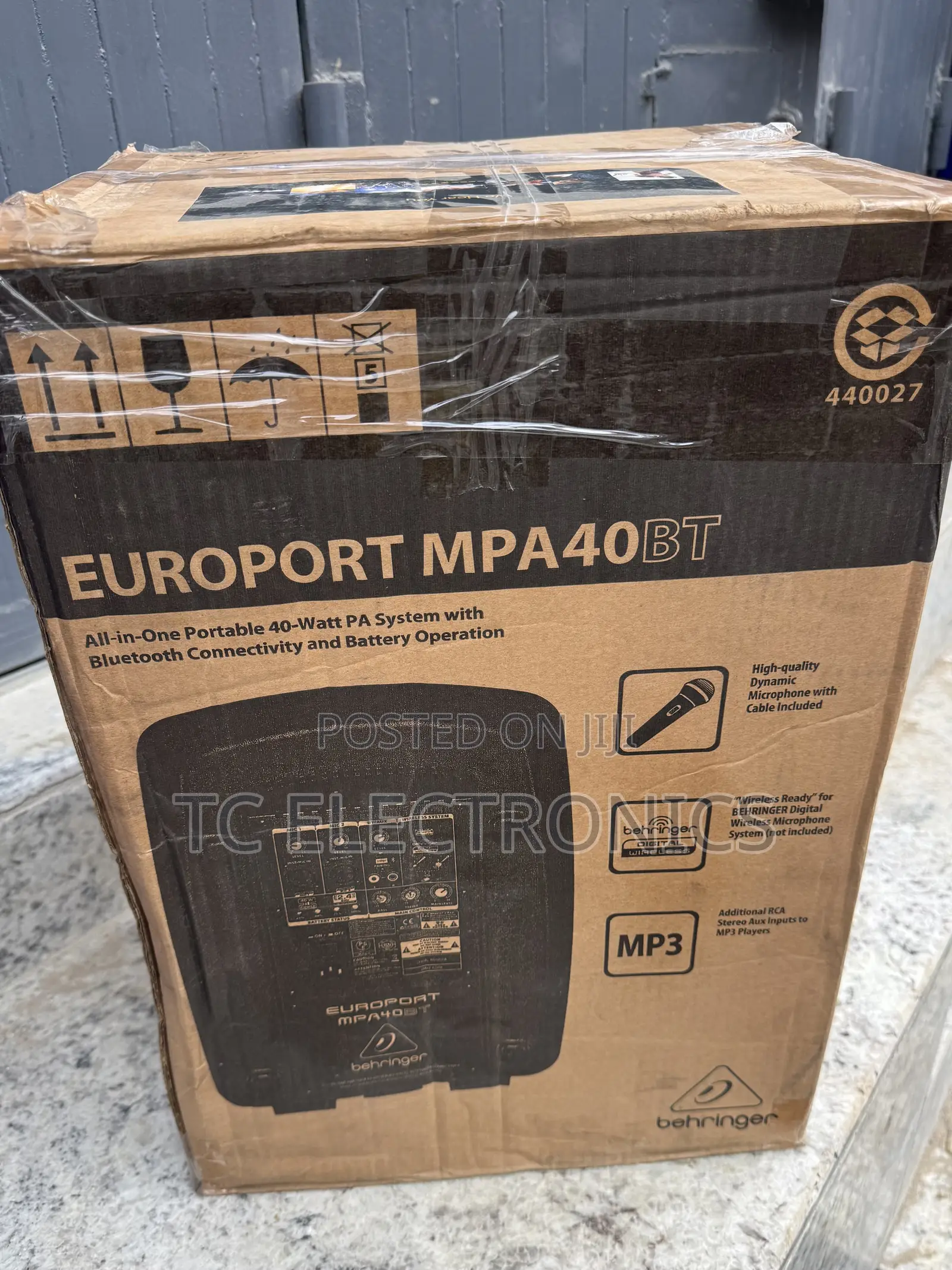 Behringer Europort MPA40BT Portable PA Speaker System.