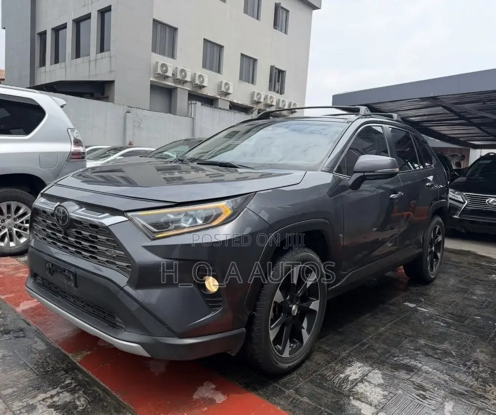 Toyota RAV4 Limited 2021 Gray