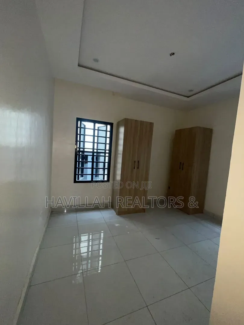 5bdrm Duplex in Ogudu GRA for sale