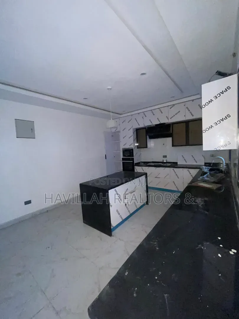 5bdrm Duplex in Ogudu GRA for sale