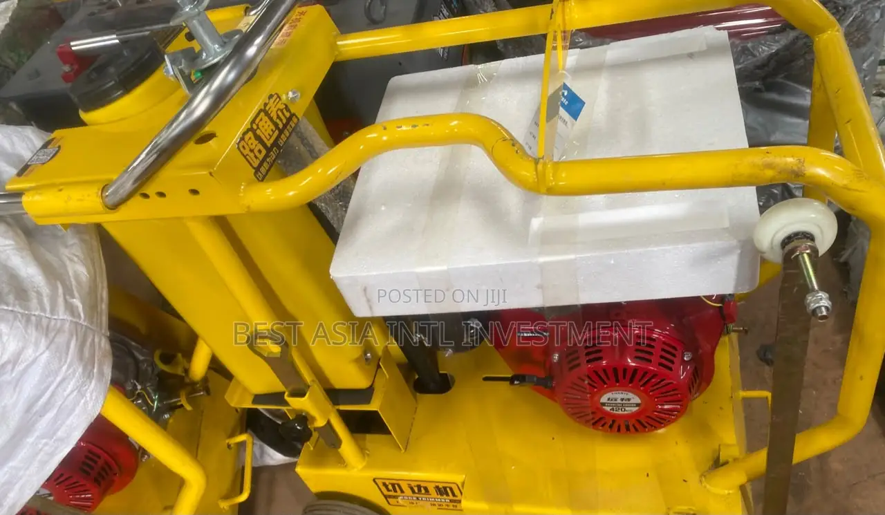 Heavy-Duty Concrete and Asphalt Road Cutting Machine