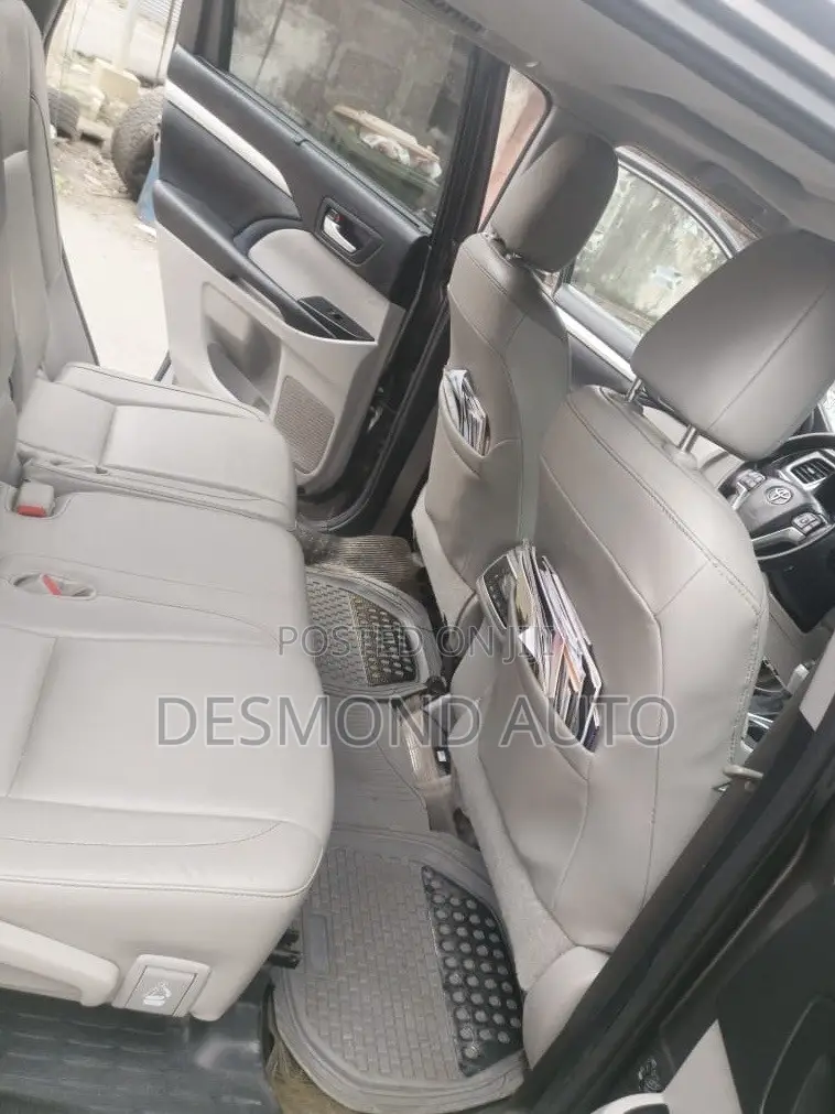 Toyota Highlander XLE 4dr SUV AWD (3.5L 6cyl 6A) 2015 Gray