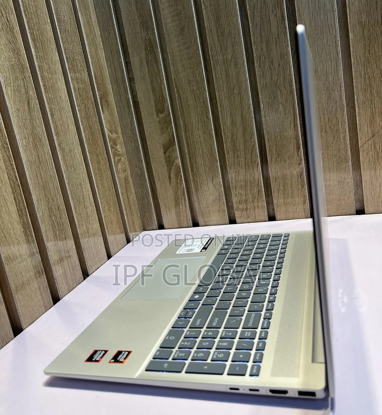 Laptop HP OmniBook 5 16" 8GB AMD Ryzen 5 SSD 512GB
