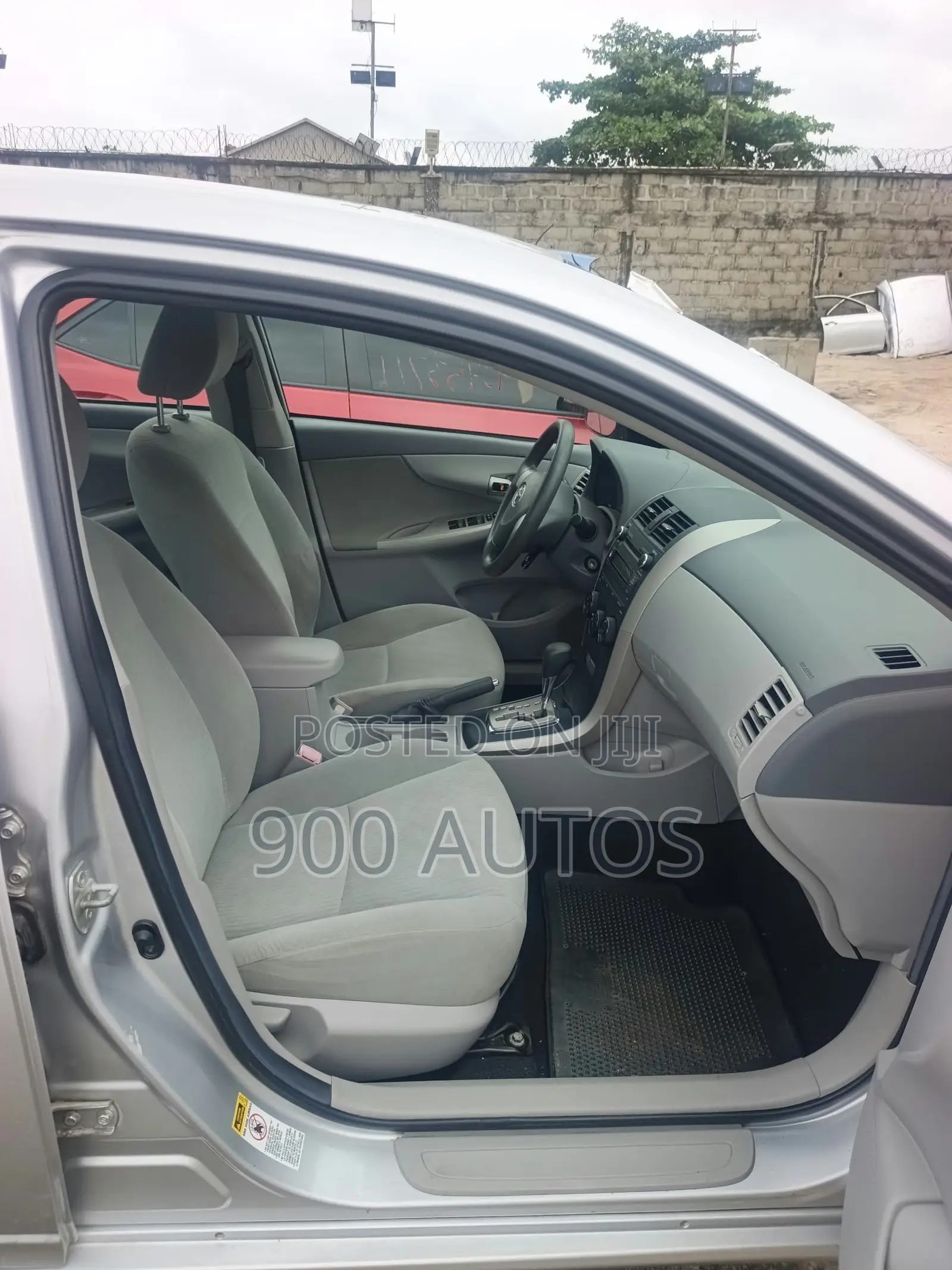 Toyota Corolla 2010 Silver