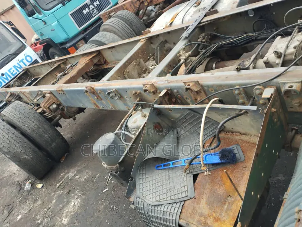 Volvo Fl6 Truck 6 Tyres (Cab and Chassis) (Foreign Used)