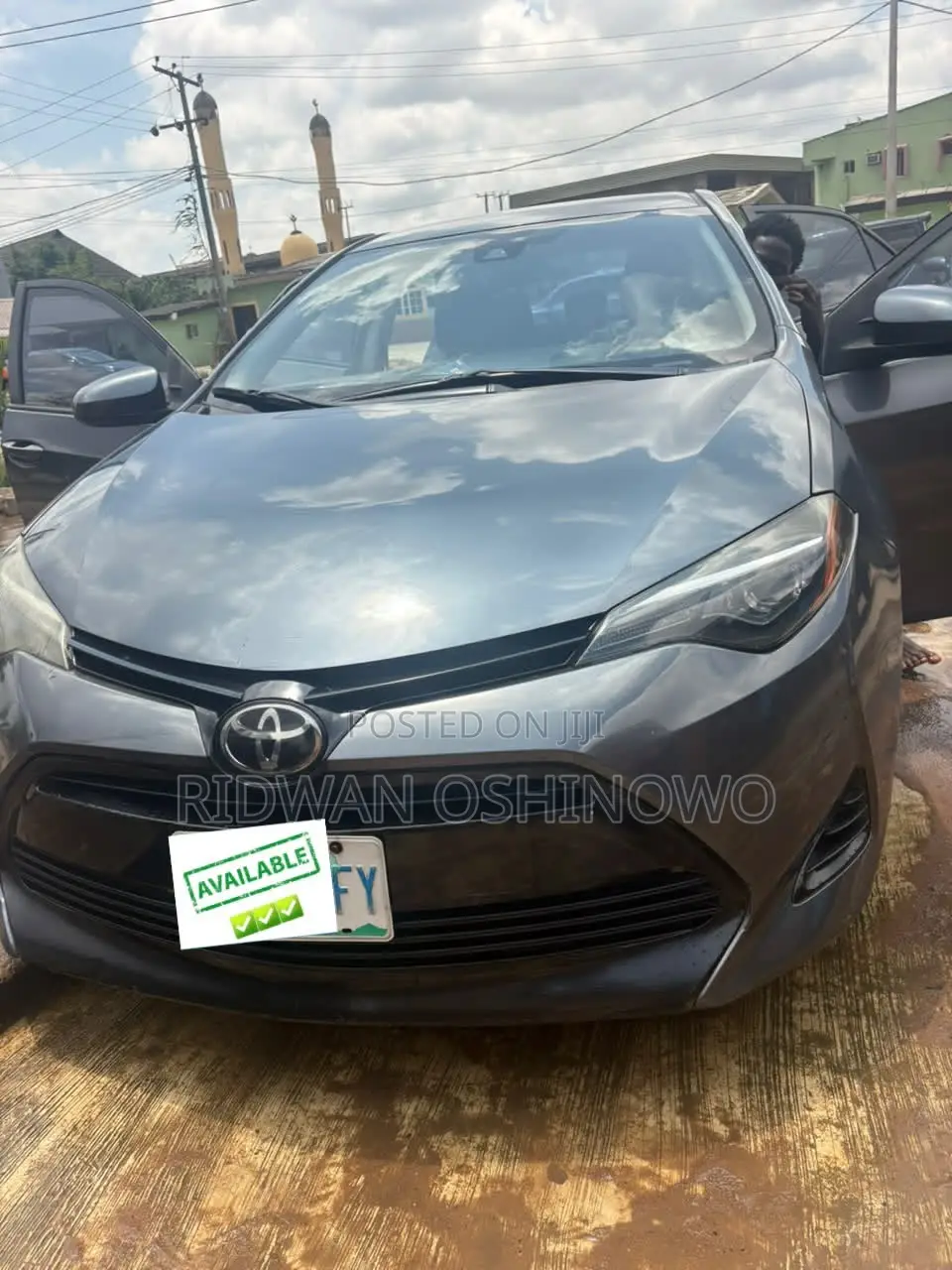 Toyota Corolla LE 4dr Sedan (1.8L 4cyl CVT) 2017 Gray