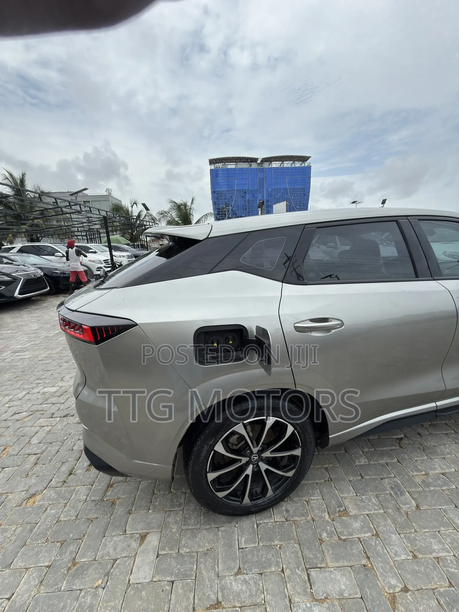 Changan UNI-Z iDD Premium 2024 Gold