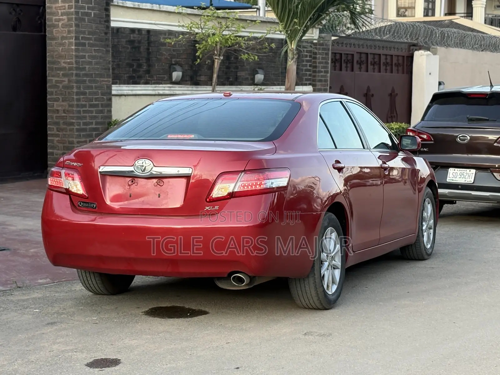 Toyota Camry XLE 4dr Sedan (2.5L 4cyl 6AM) 2010 Red