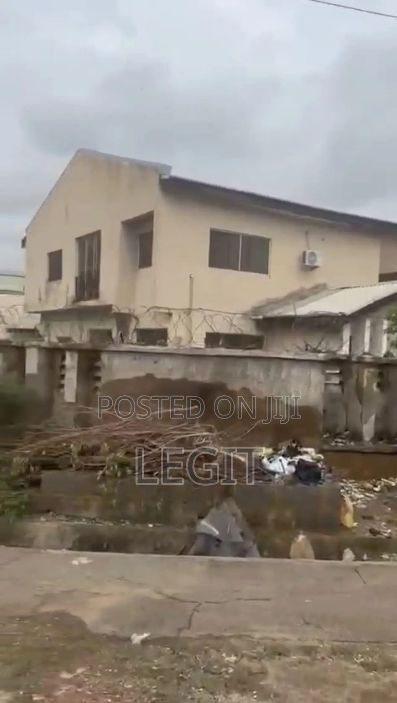 5bdrm Duplex in Gwarinpa for sale