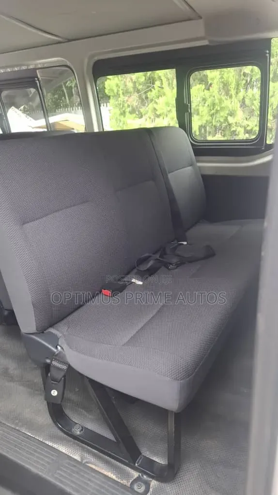 Toyota HiAce 2015 White
