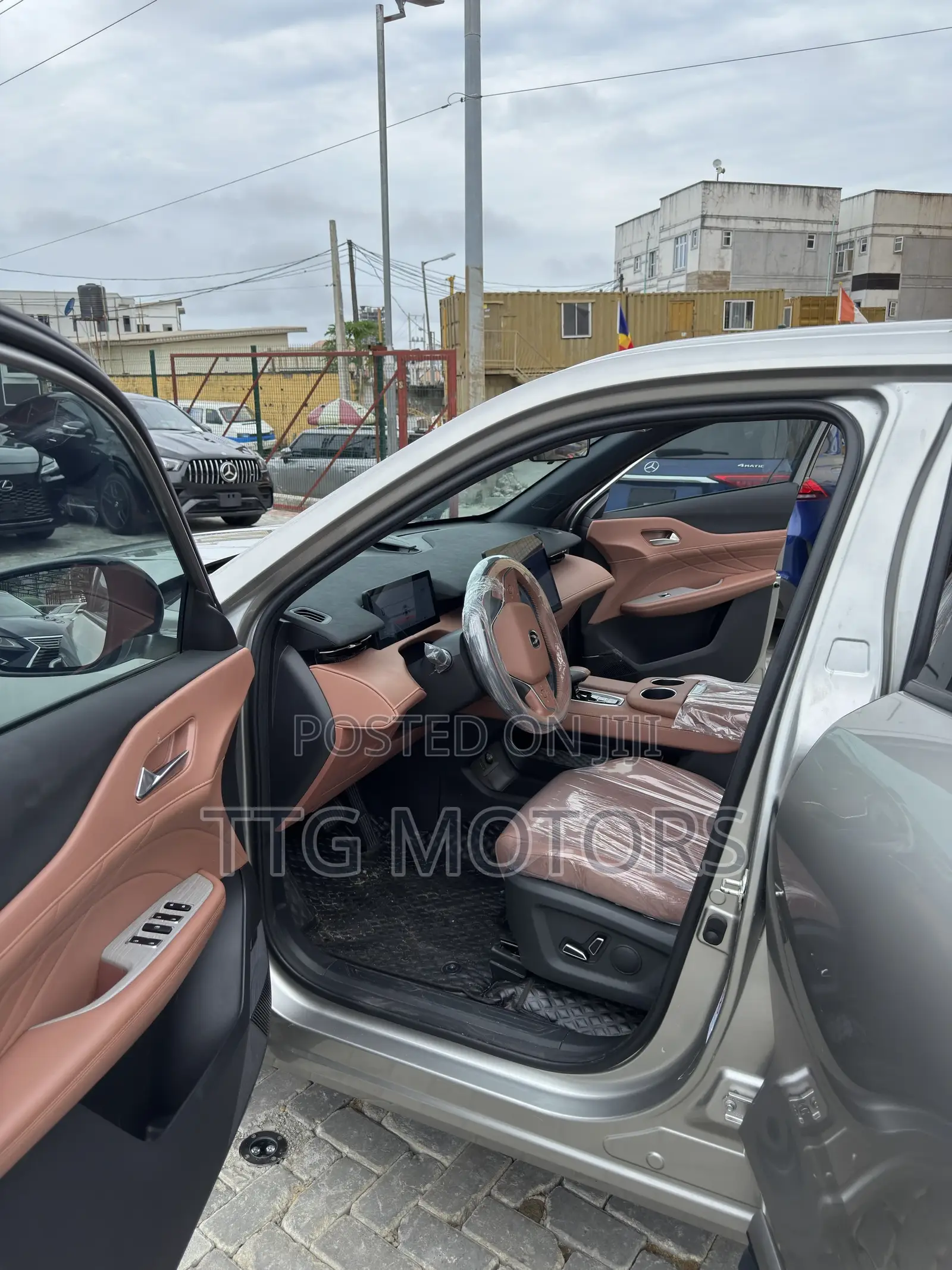 Changan UNI-Z iDD Premium 2024 Gold