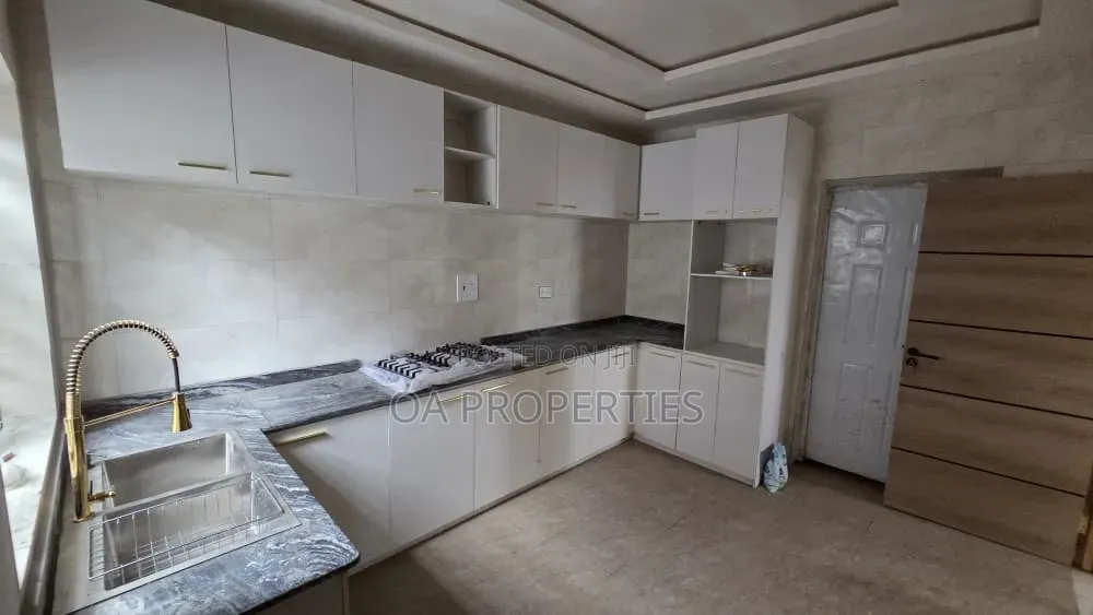3bdrm Bungalow in Okebadan Estate for sale