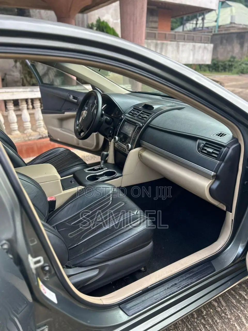 Toyota Camry LE 4dr Sedan (2.5L 4cyl 6A) 2012