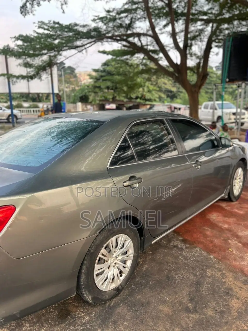 Toyota Camry LE 4dr Sedan (2.5L 4cyl 6A) 2012