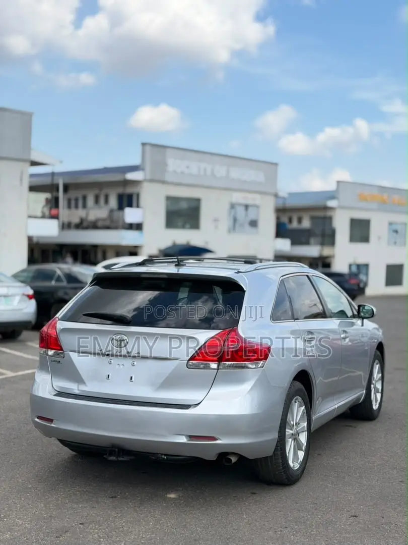 Toyota Venza 2011 Silver