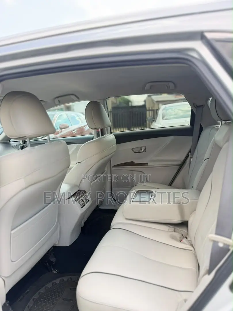 Toyota Venza 2011 Silver
