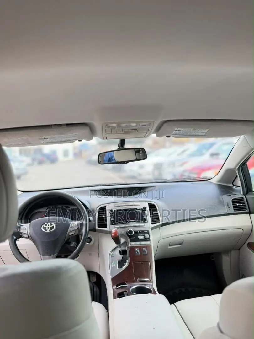 Toyota Venza 2011 Silver