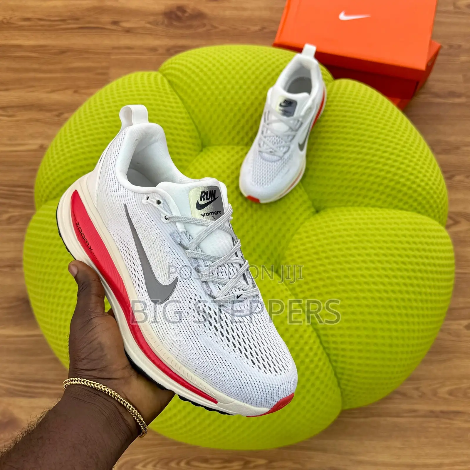Nike Vomero 18 Platium Tint and Siren Red