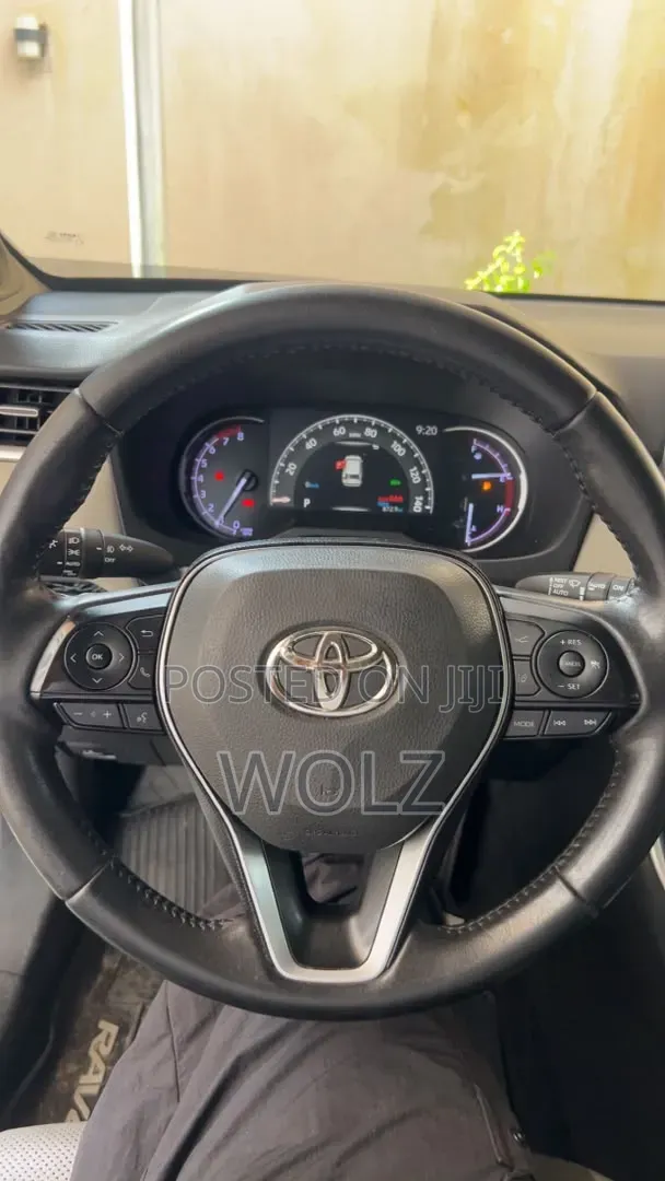 Toyota RAV4 XLE Premium AWD 2020 White
