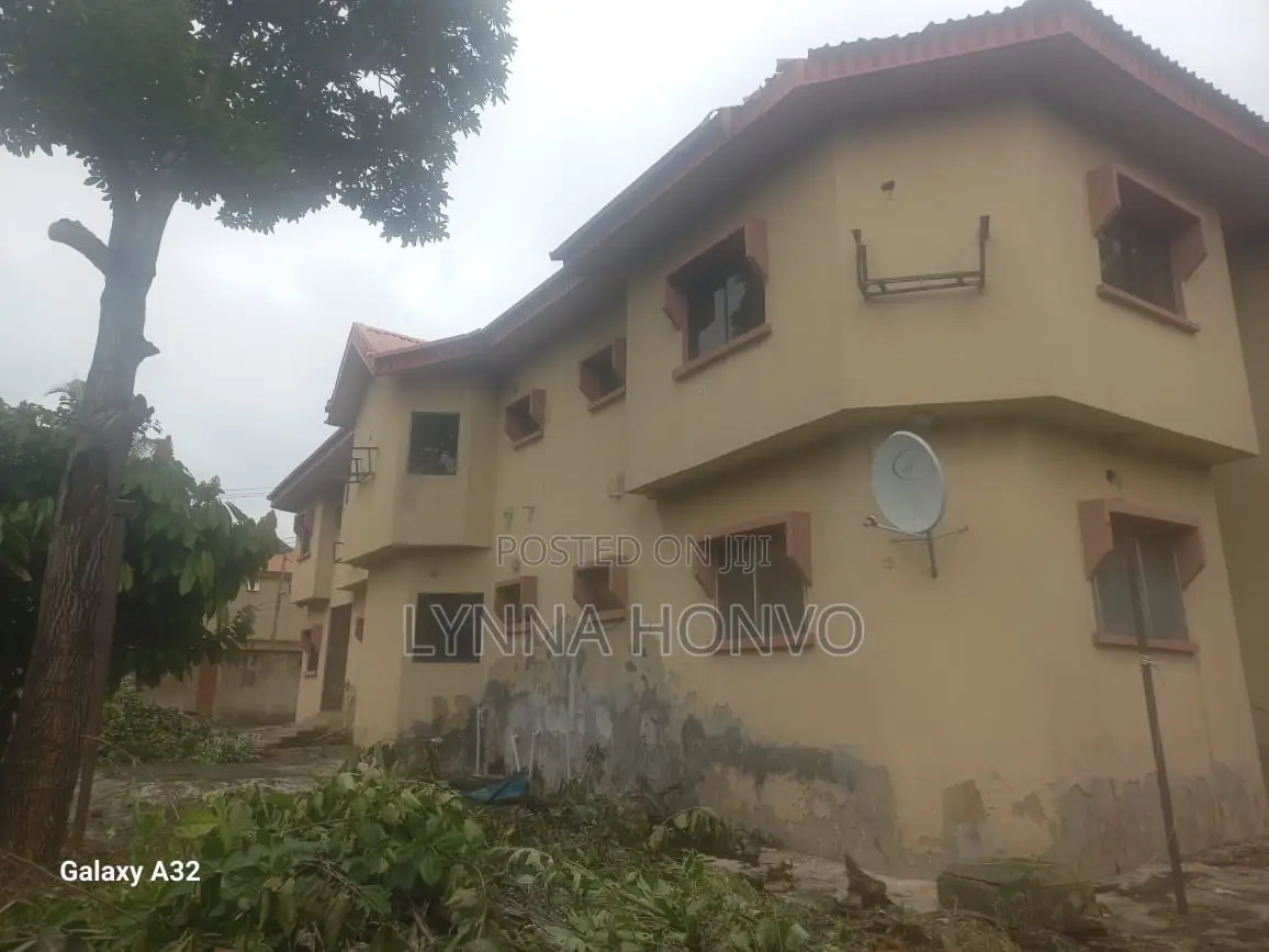 10bdrm Duplex in Olowogbo Estate, Agric for sale