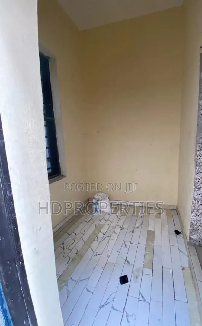1bdrm Shared Apartment in Royal Pine, Lagos Island / Lagos Island