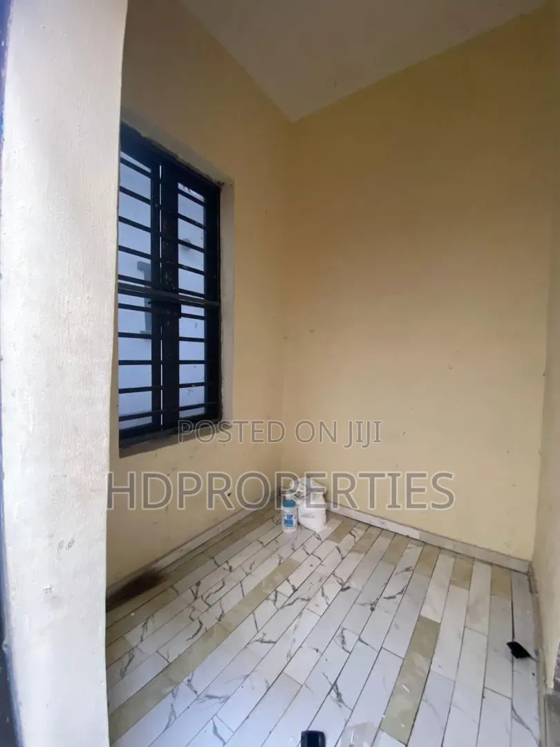 1bdrm Shared Apartment in Royal Pine, Lagos Island / Lagos Island
