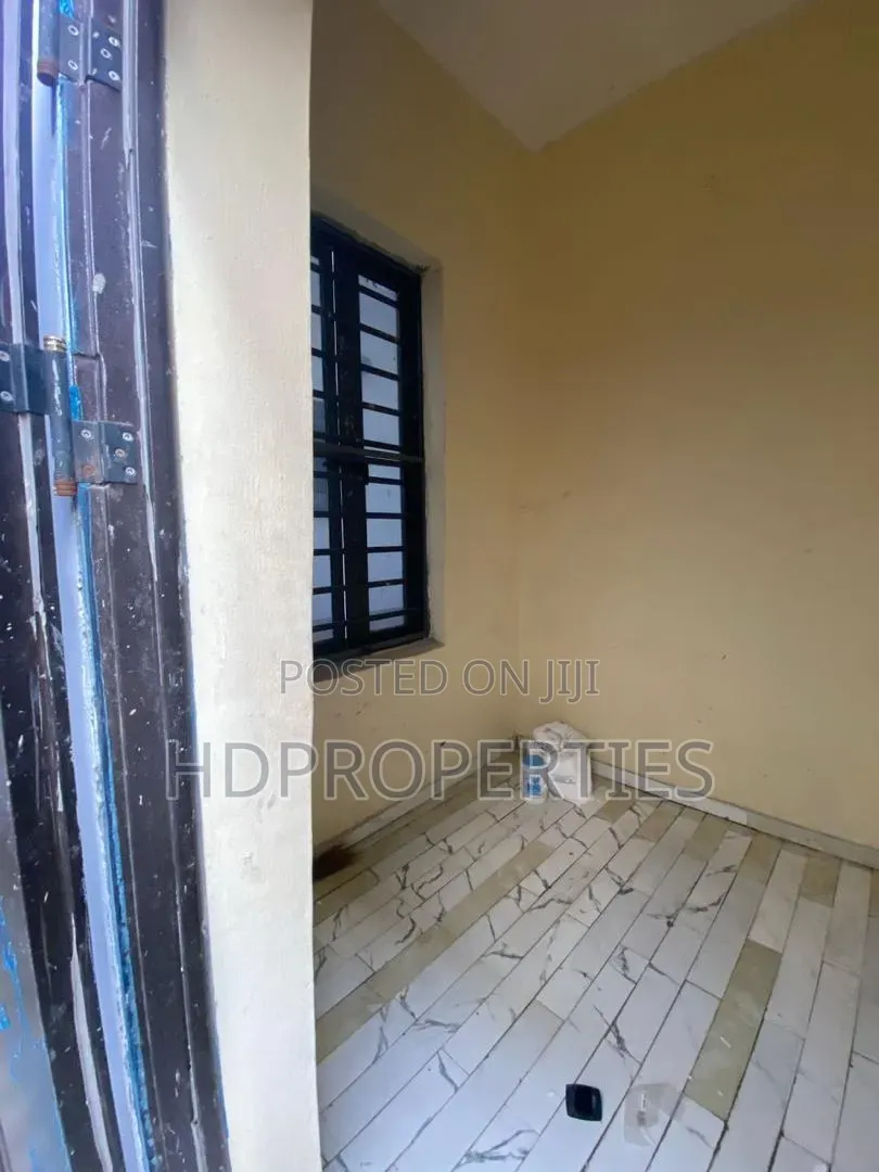 1bdrm Shared Apartment in Royal Pine, Lagos Island / Lagos Island