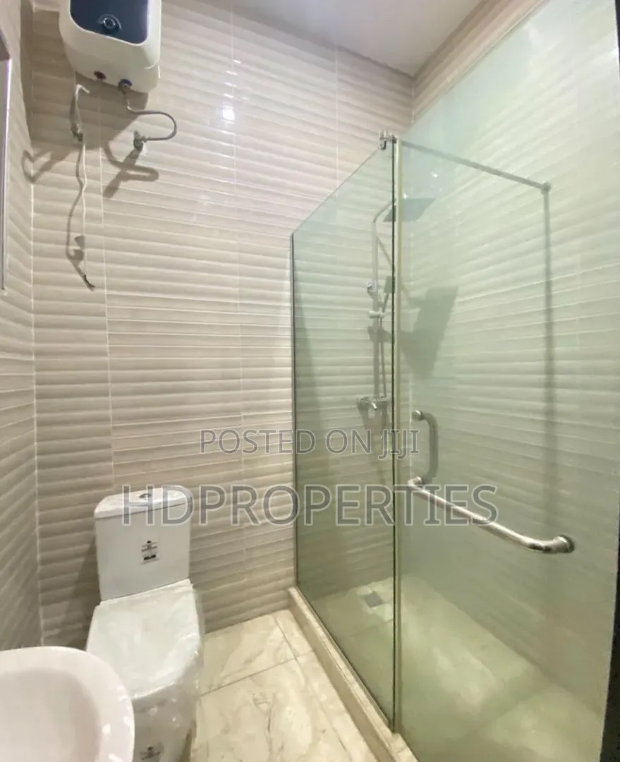 1bdrm Shared Apartment in Royal Pine, Lagos Island / Lagos Island
