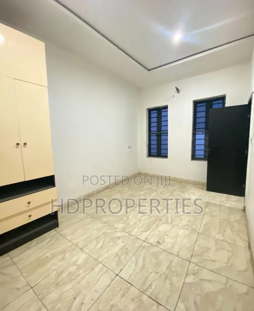 1bdrm Shared Apartment in Royal Pine, Lagos Island / Lagos Island
