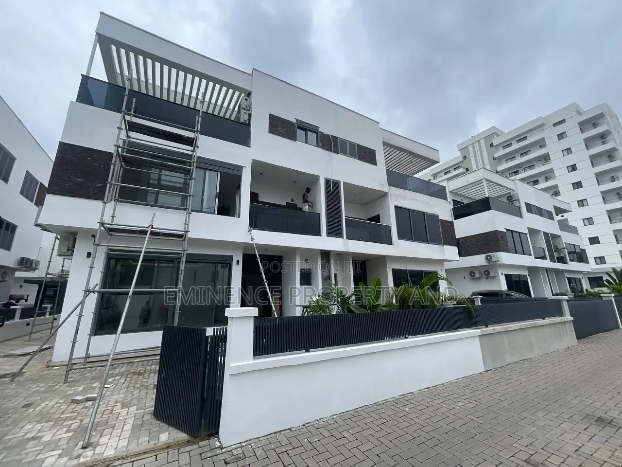 4bdrm House in Banana Island for rent