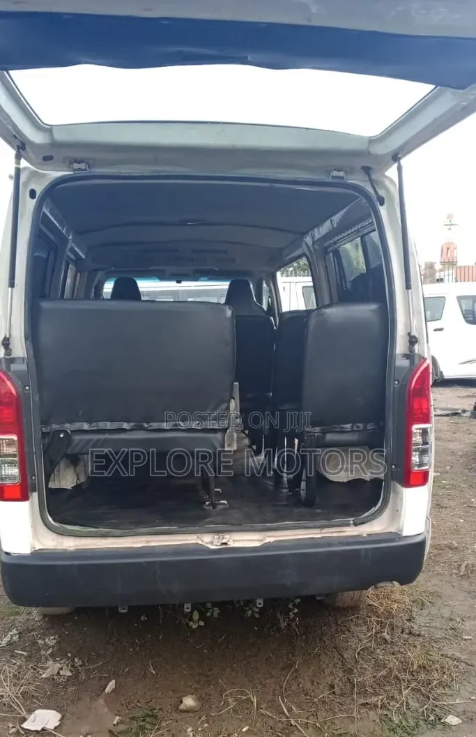 Toyota Grand HiAce 2002 White