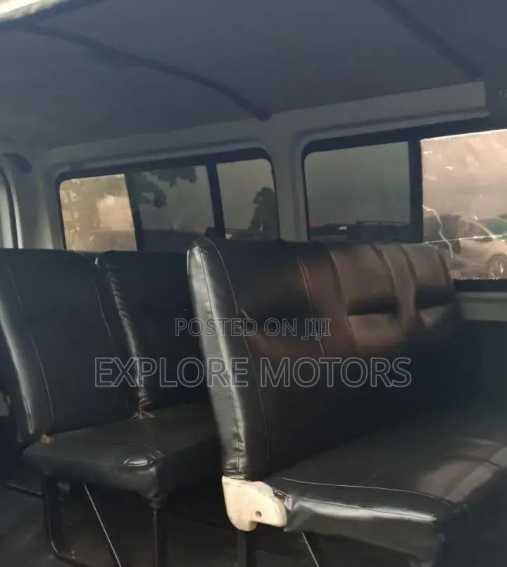 Toyota Grand HiAce 2002 White