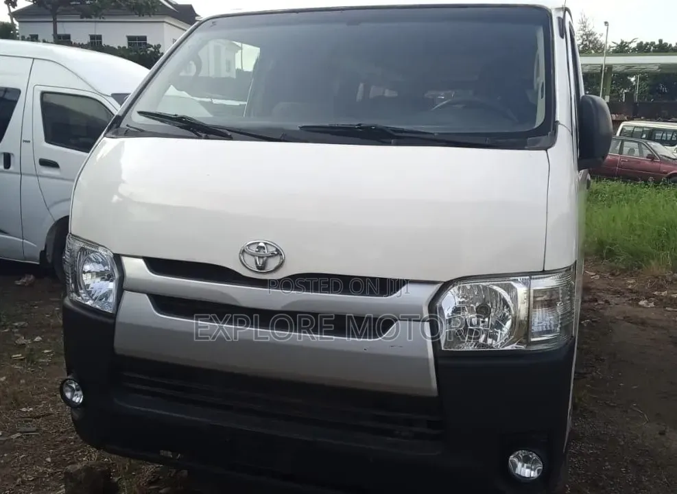 Toyota Grand HiAce 2002 White
