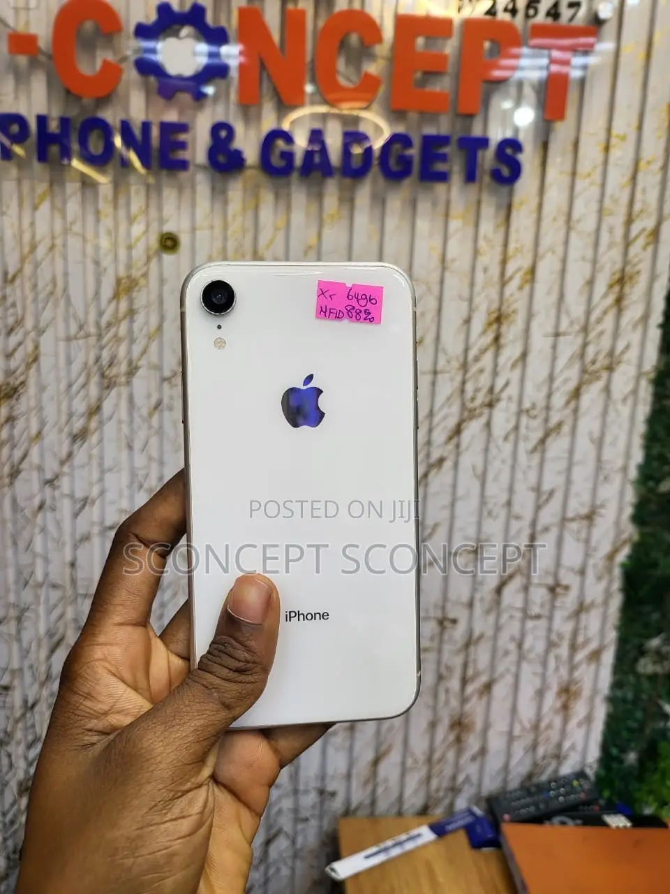Apple iPhone XR 64 GB White