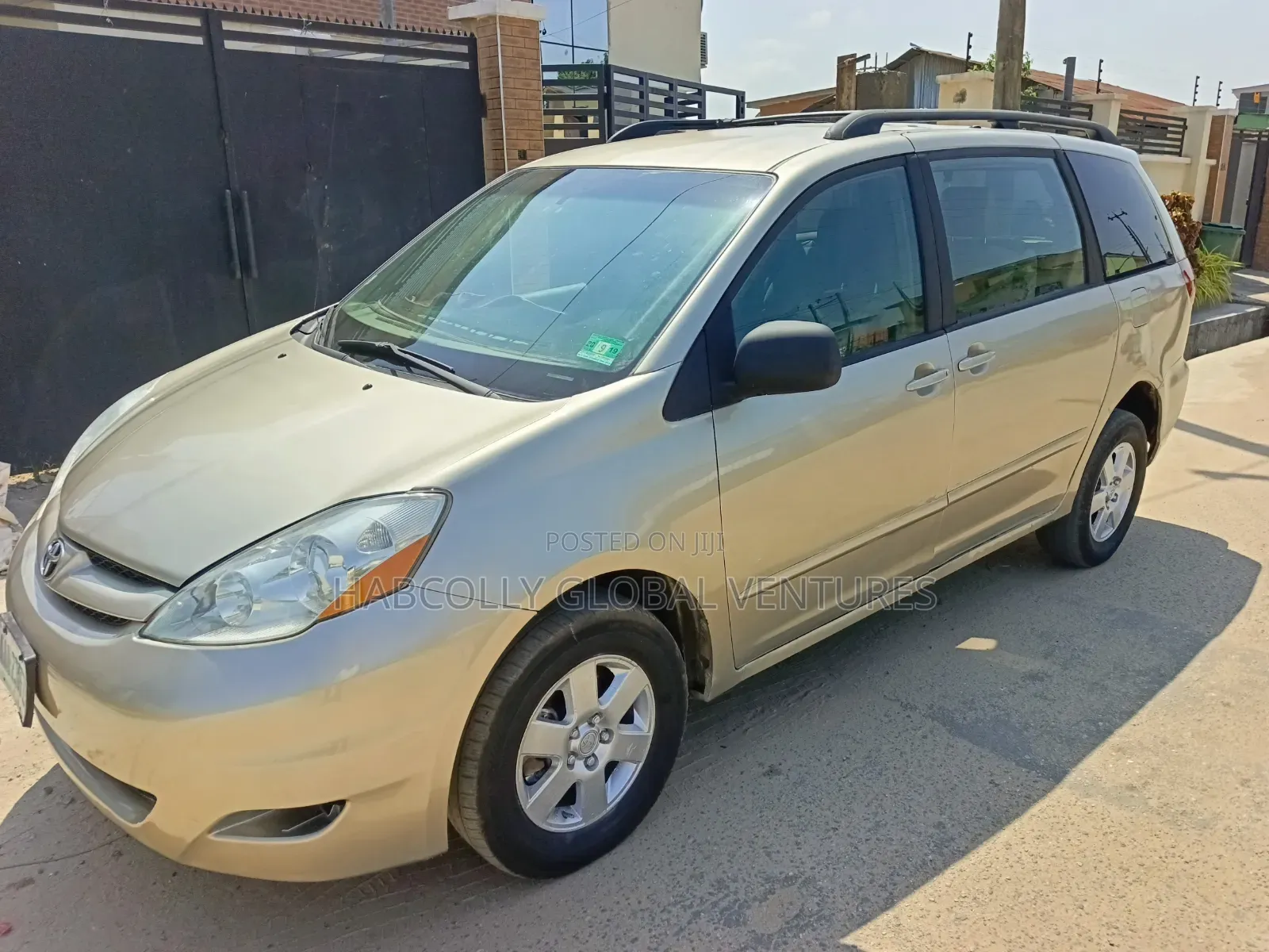 Toyota Sienna LE 2008 Gold