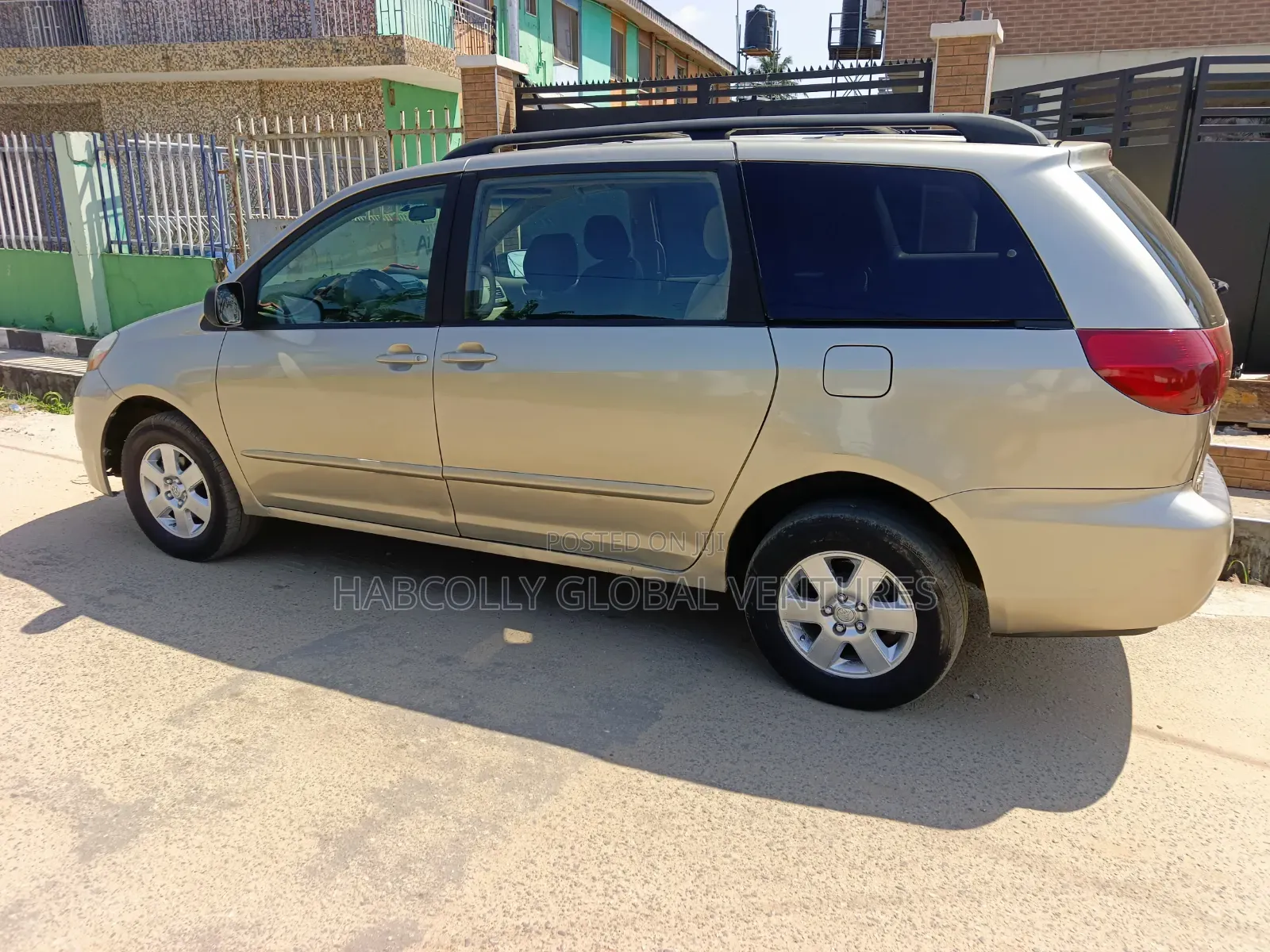 Toyota Sienna LE 2008 Gold