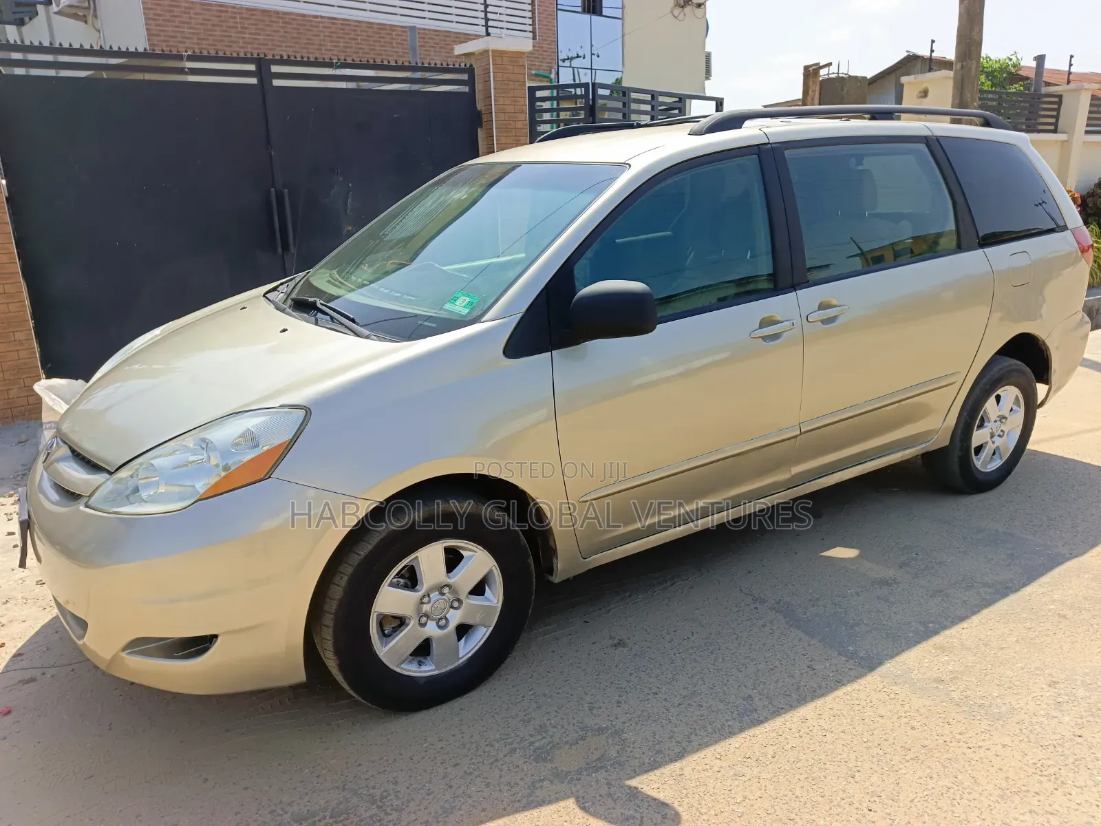 Toyota Sienna LE 2008 Gold
