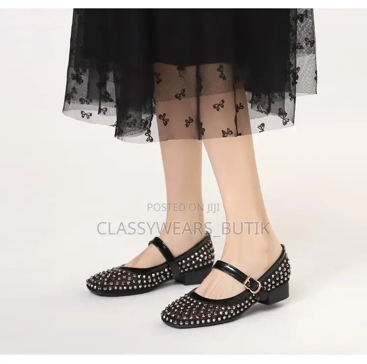 Rhinestone-Embellished Mesh Breathable Flat Shoes