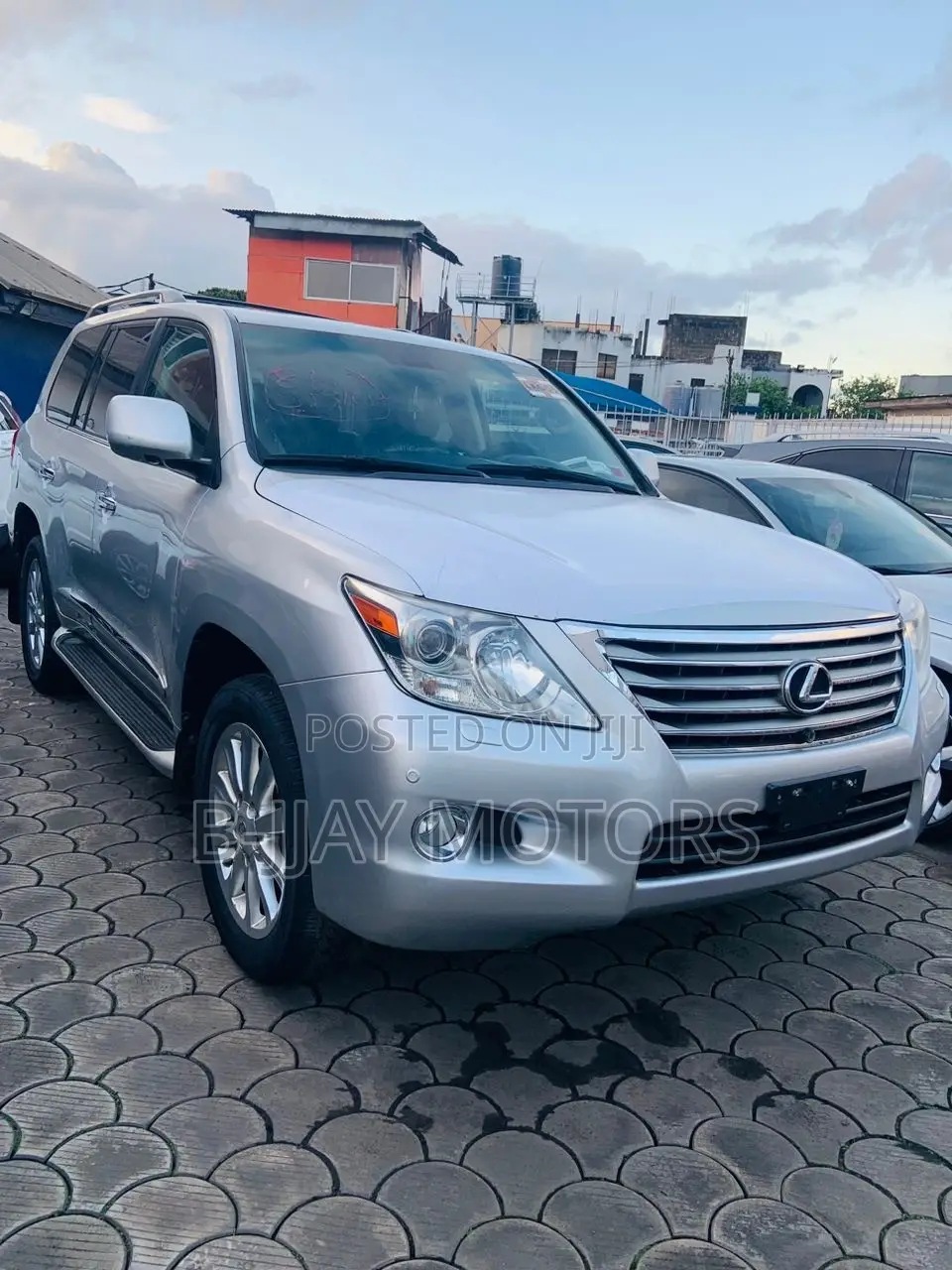 Lexus LX 570 2010 Silver