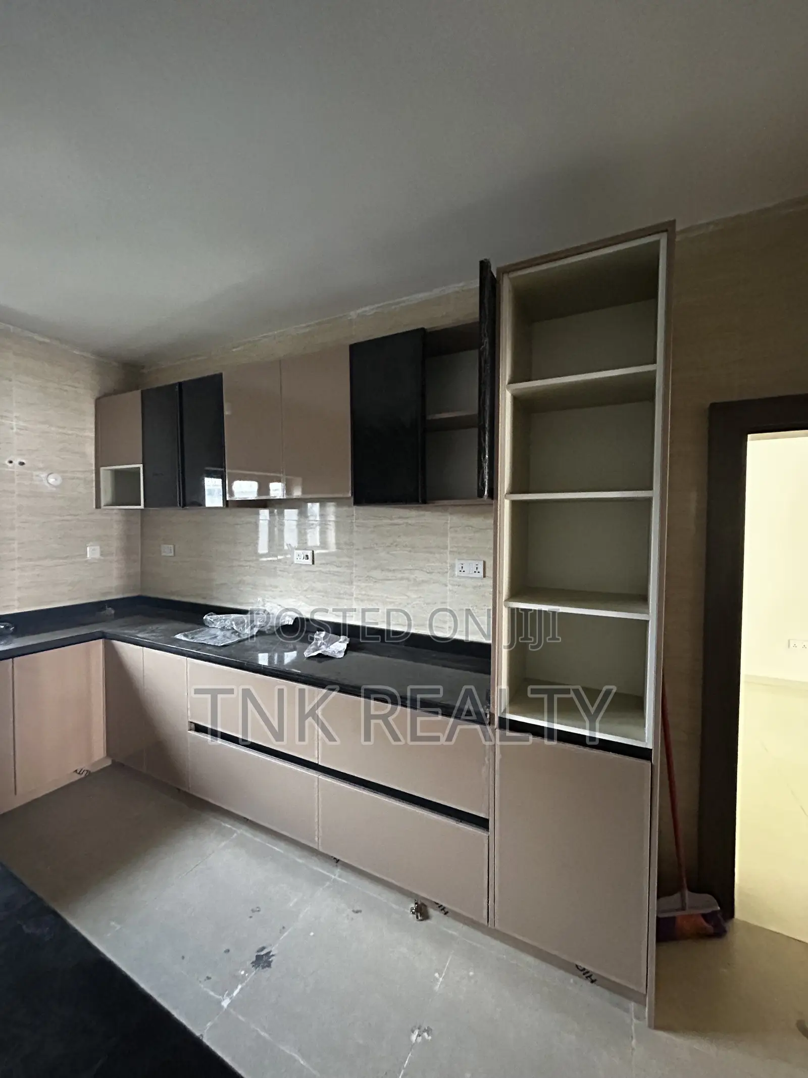 4bdrm Townhouse/Terrace in Jahi for sale