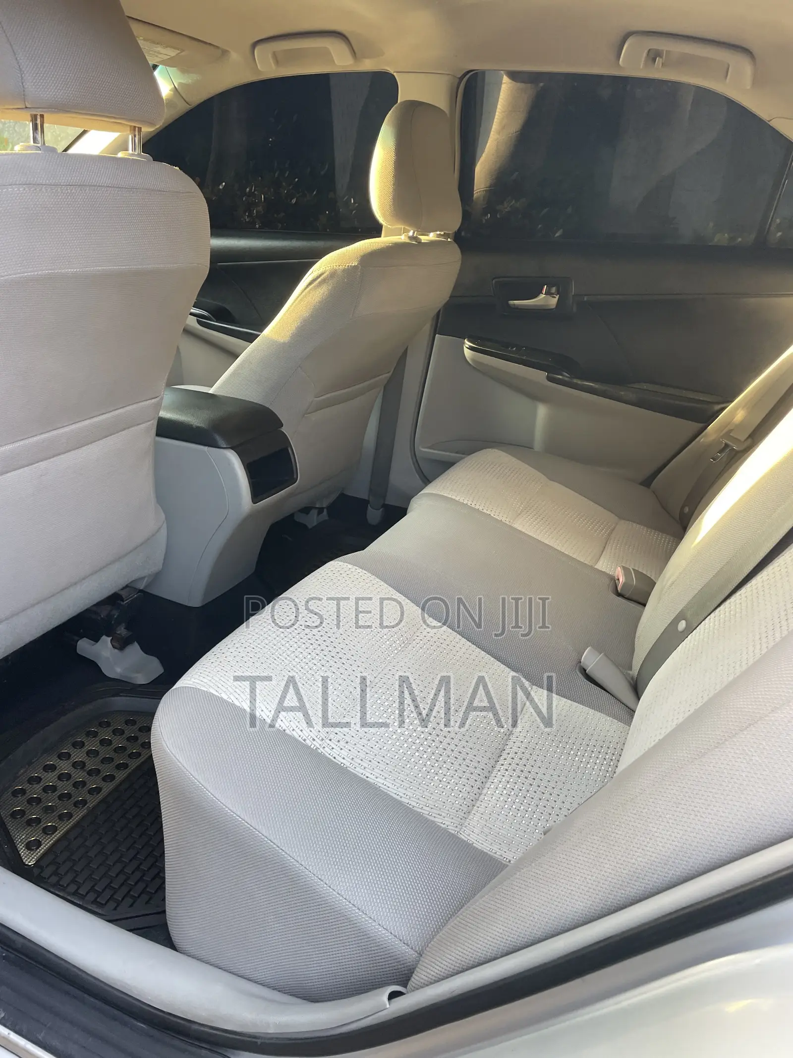Toyota Camry SE 4dr Sedan (2.5L 4cyl 6A) 2013 Silver