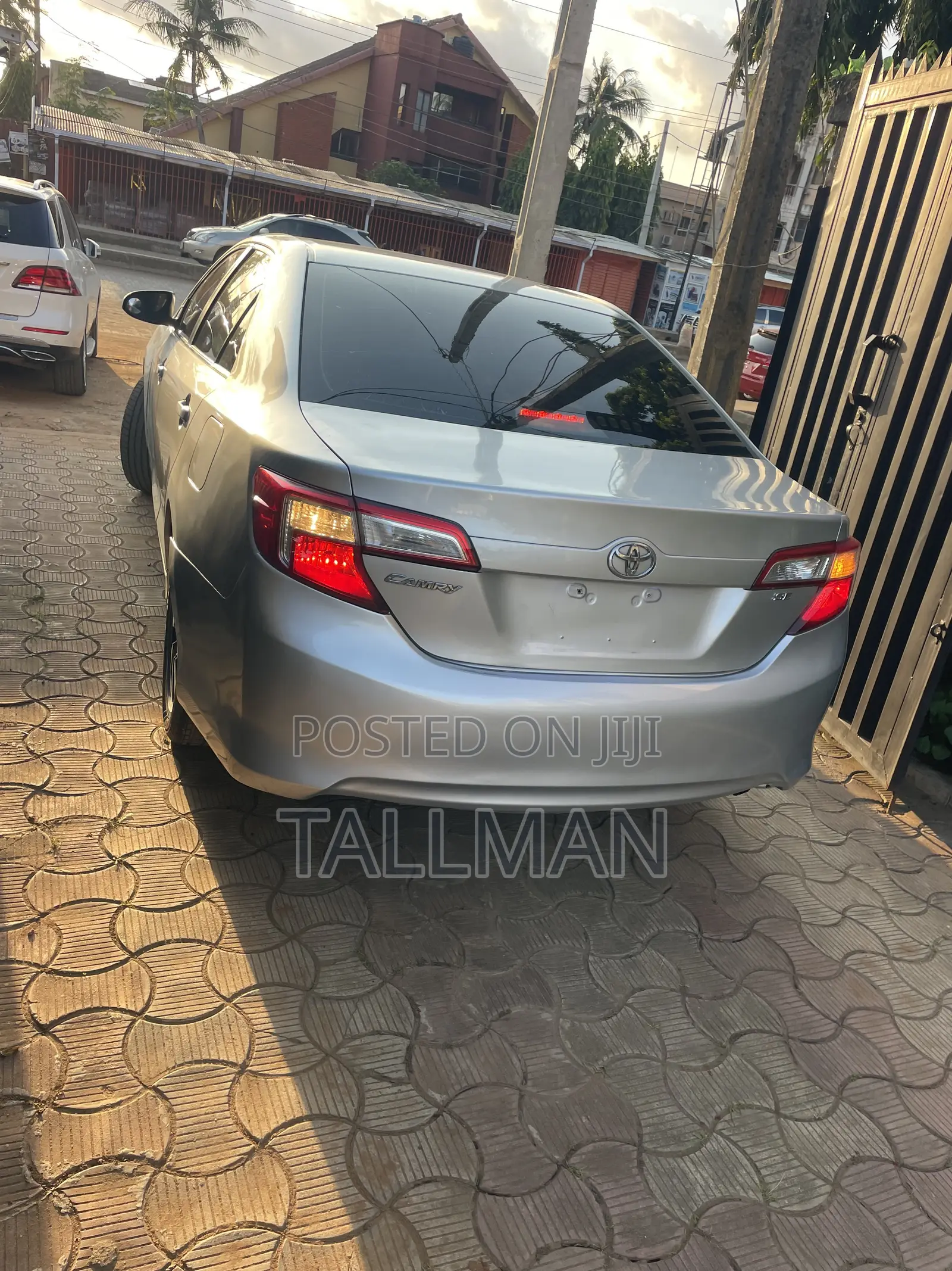 Toyota Camry SE 4dr Sedan (2.5L 4cyl 6A) 2013 Silver
