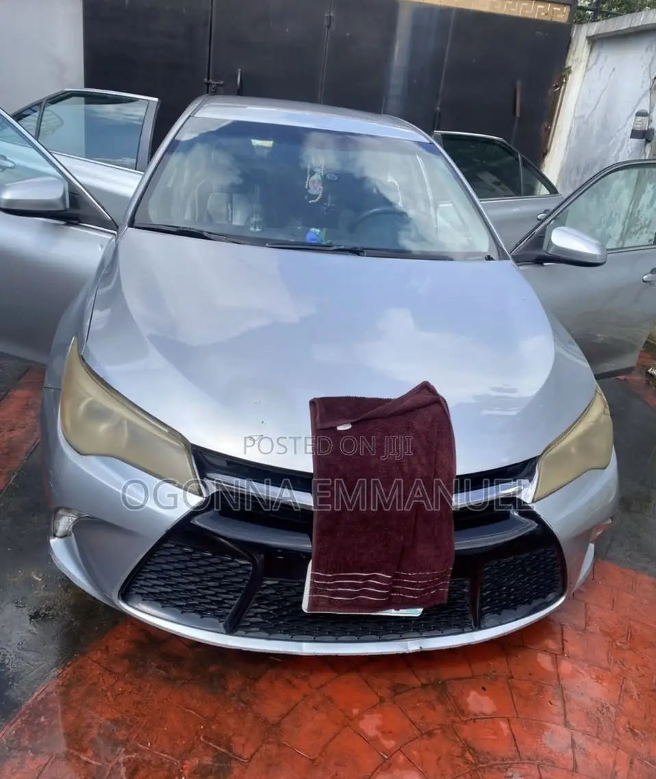Toyota Camry SE 4dr Sedan (2.5L 4cyl 6A) 2016 Silver
