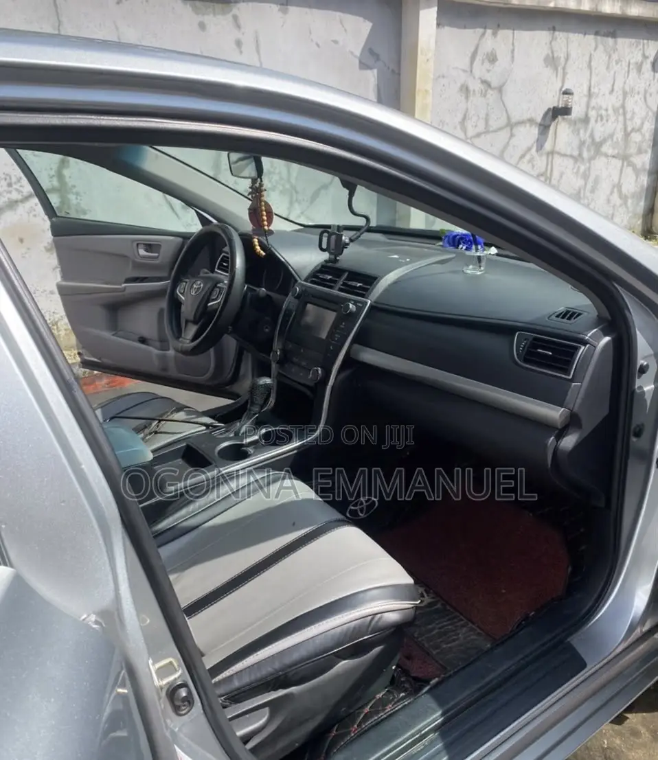 Toyota Camry SE 4dr Sedan (2.5L 4cyl 6A) 2016 Silver