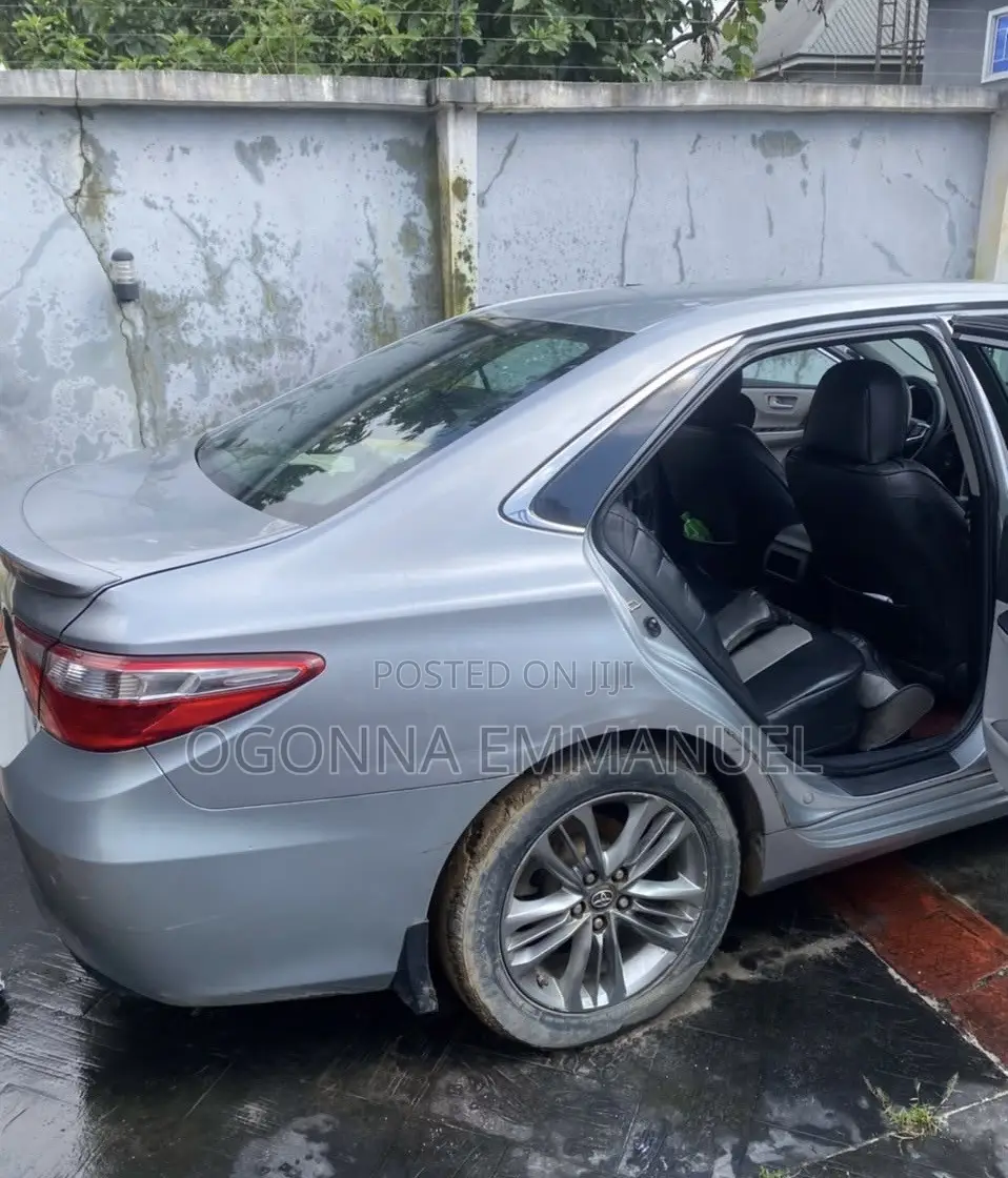 Toyota Camry SE 4dr Sedan (2.5L 4cyl 6A) 2016 Silver