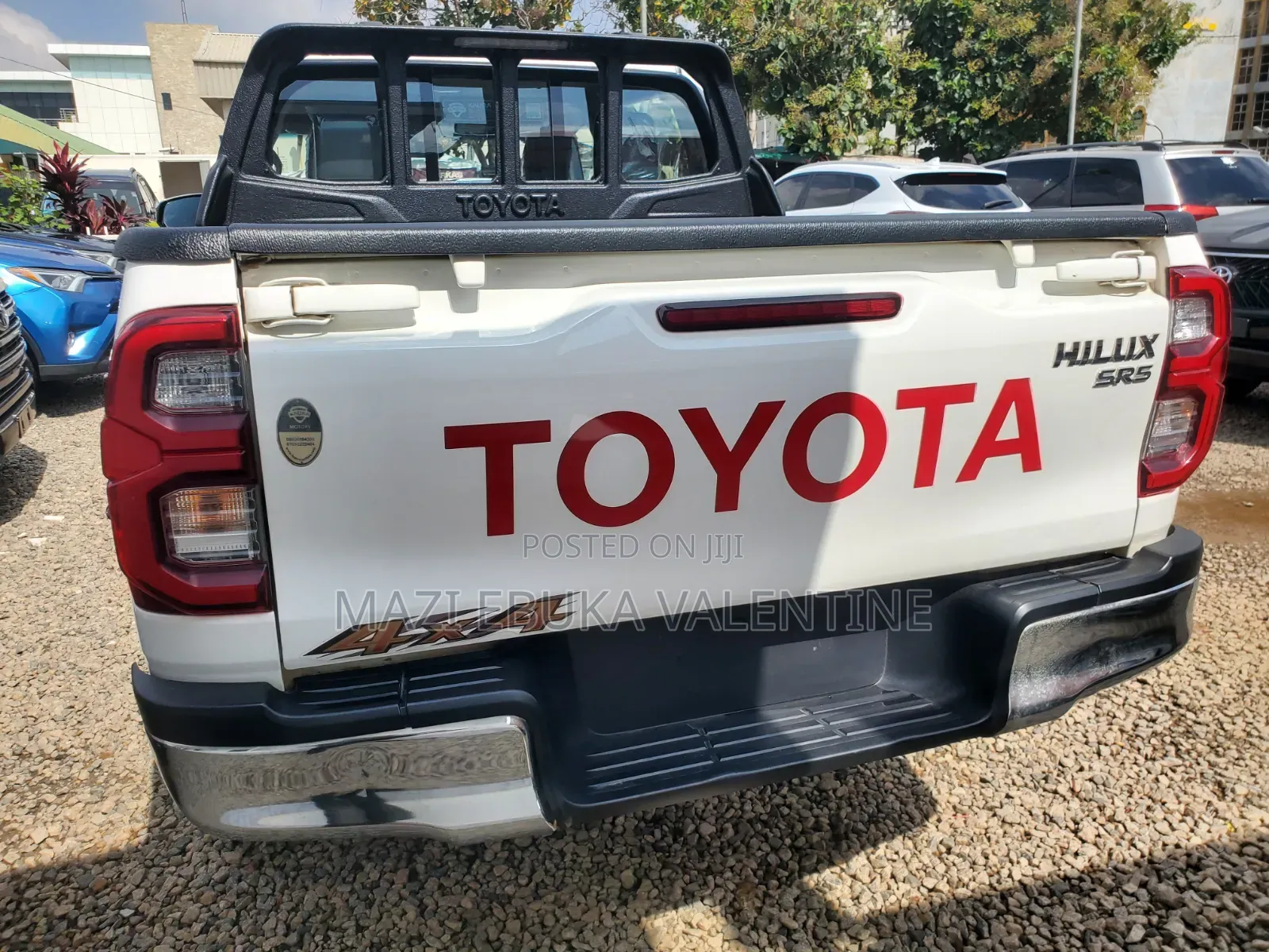 Toyota Hilux 2023 White