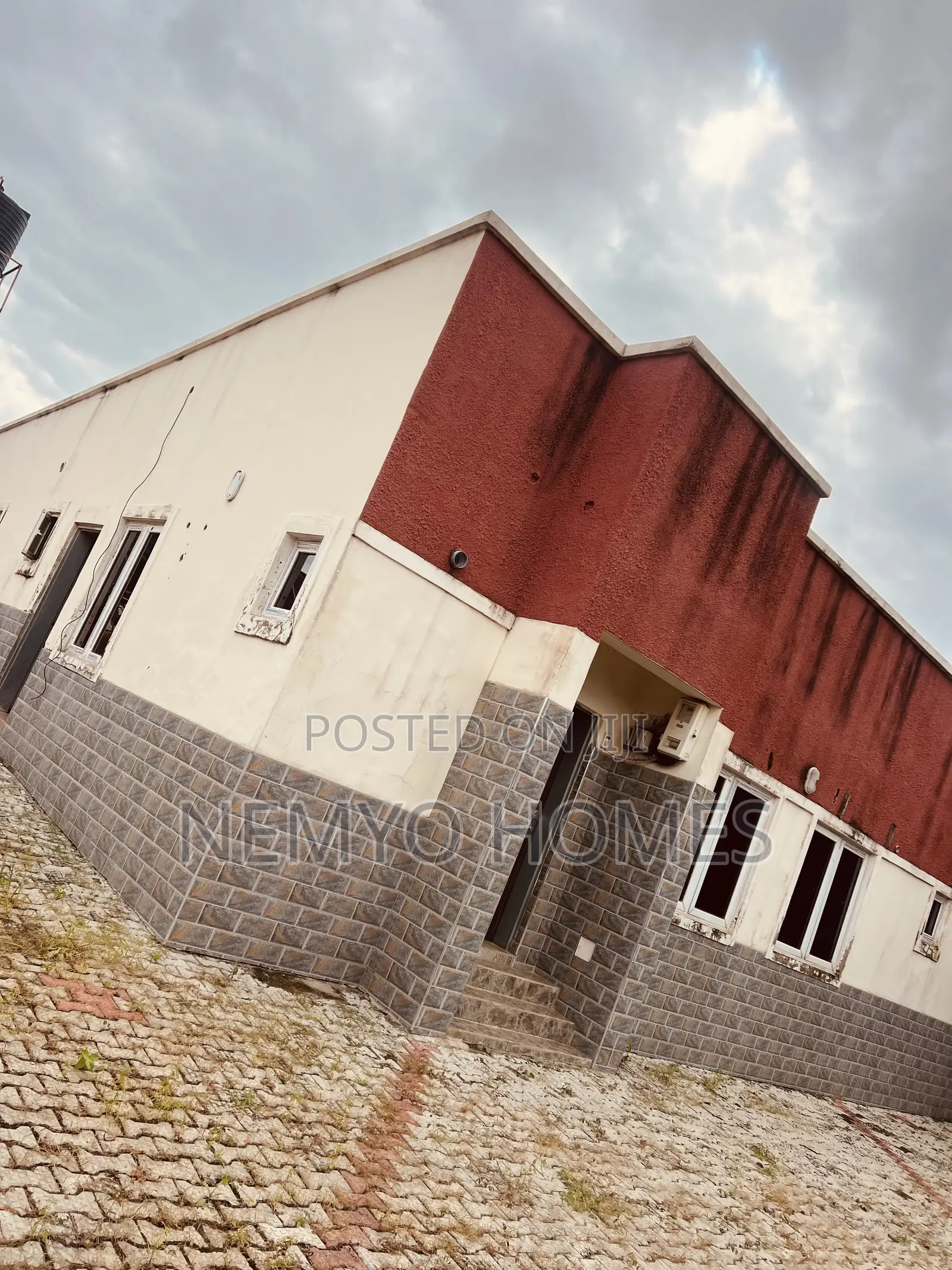 3bdrm Bungalow in Galadimawa for sale