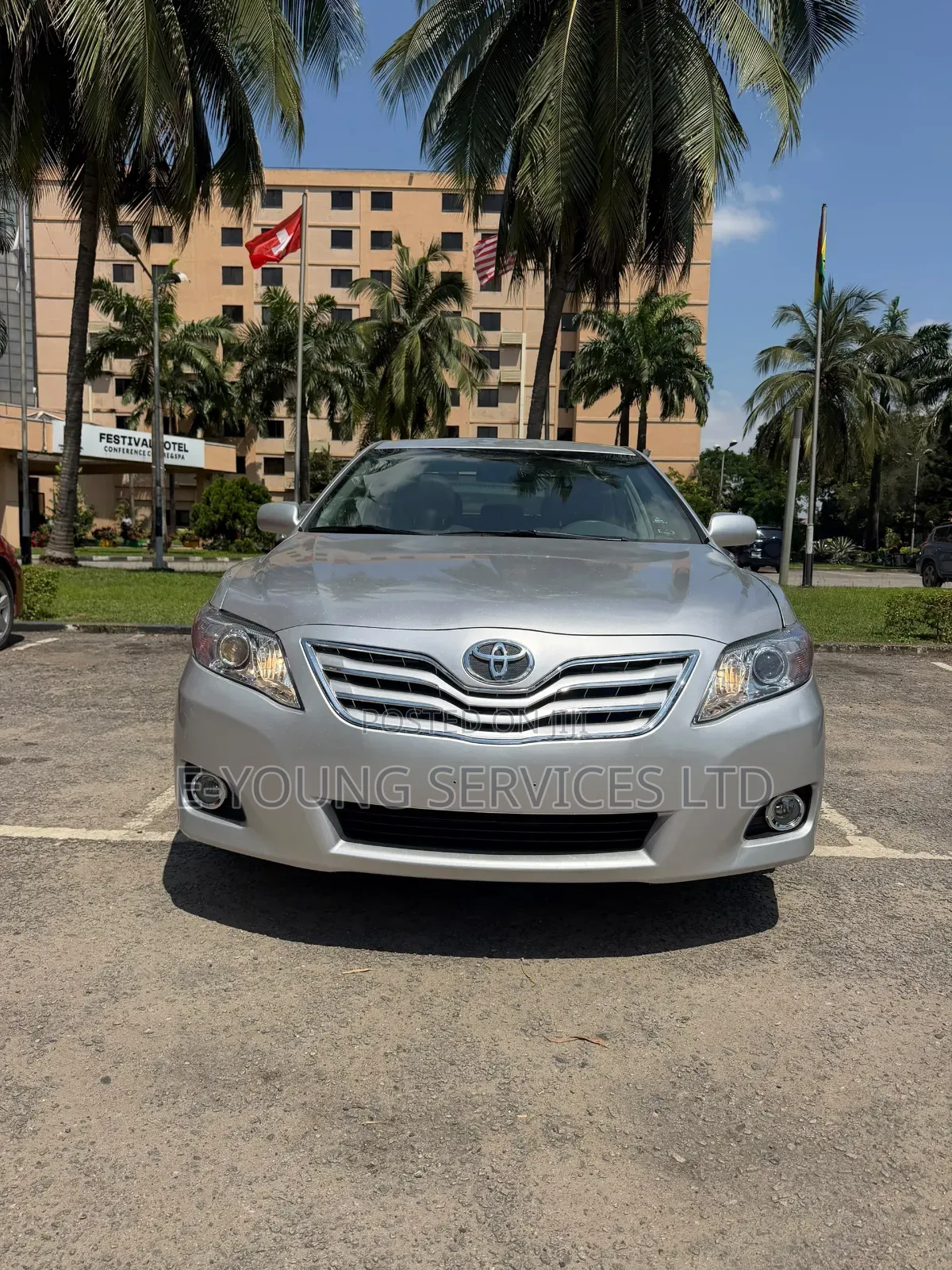Toyota Camry XLE 4dr Sedan (2.5L 4cyl 6AM) 2010 Silver