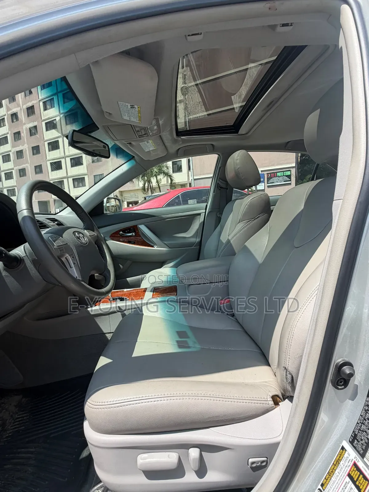 Toyota Camry XLE 4dr Sedan (2.5L 4cyl 6AM) 2010 Silver