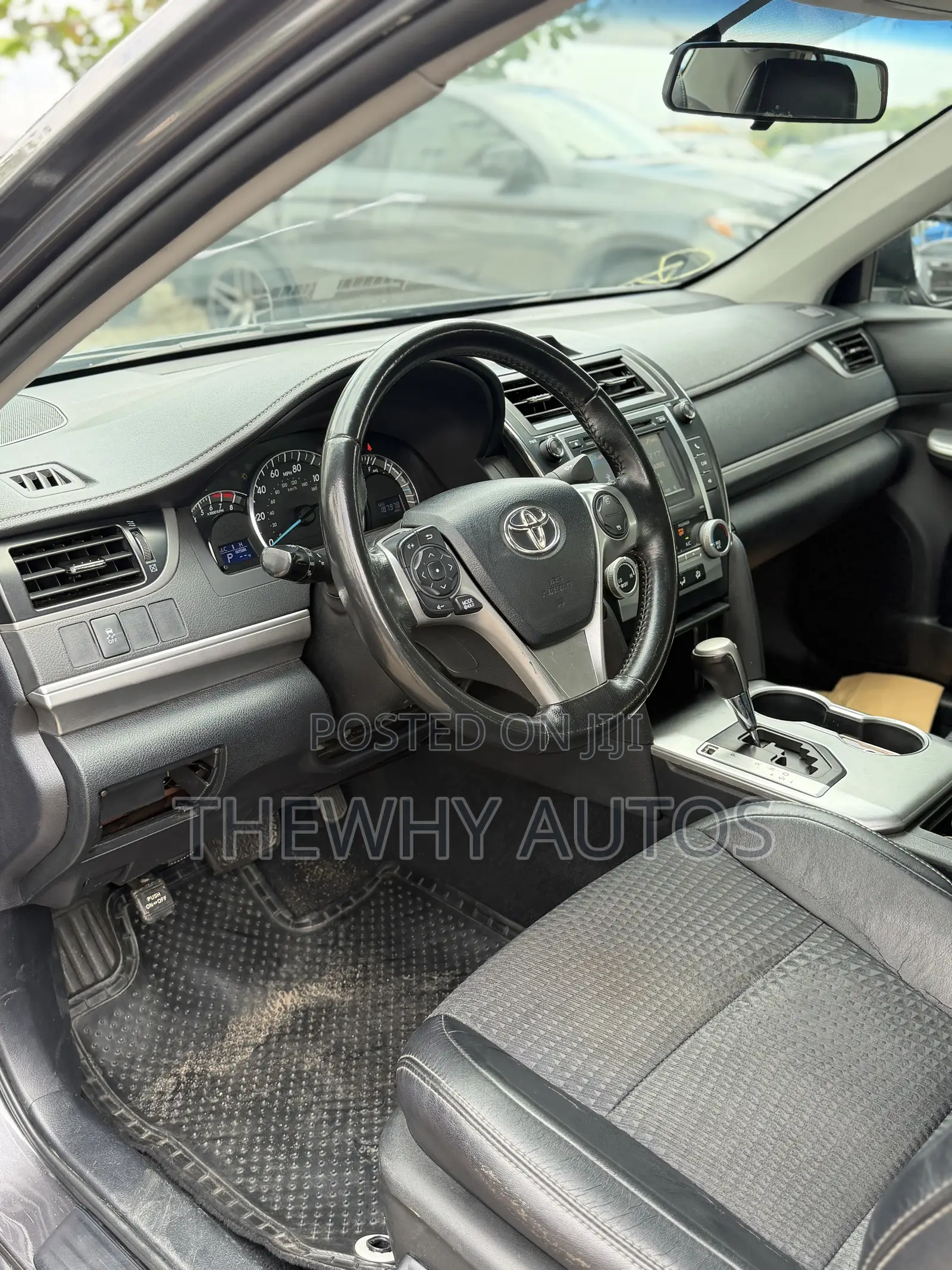 Toyota Camry SE 4dr Sedan w/Prod. End 11/13 (2.5L 4cyl 6A) 2014 Gray